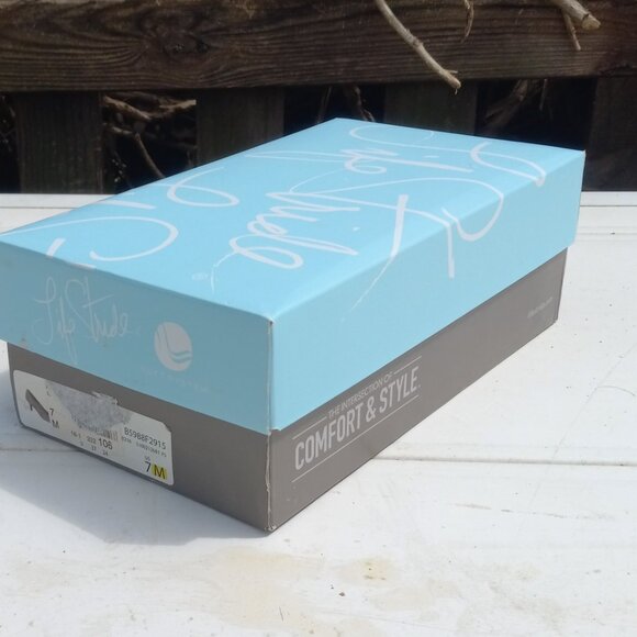 Womens LifeStride  Pumps in Sparkly Silver Size 7M with box - Picture 6 of 6